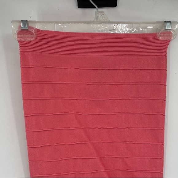 NEW! Bebe Coral Mini Skirt - Picture 2 of 9